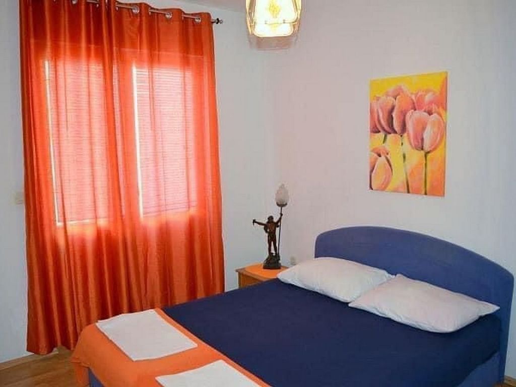 Schlafzimmer 1