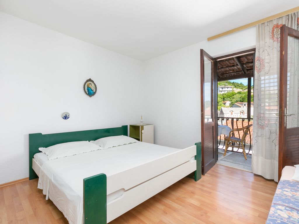 Schlafzimmer 1