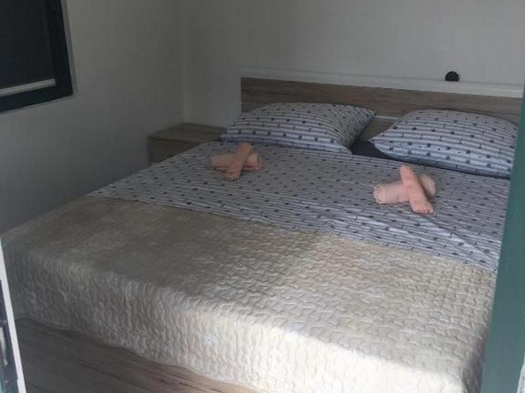 Schlafzimmer 1