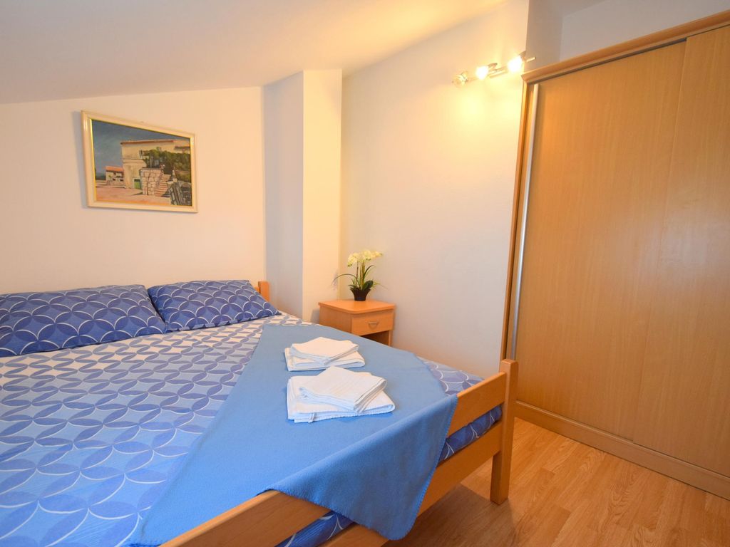 Schlafzimmer 1