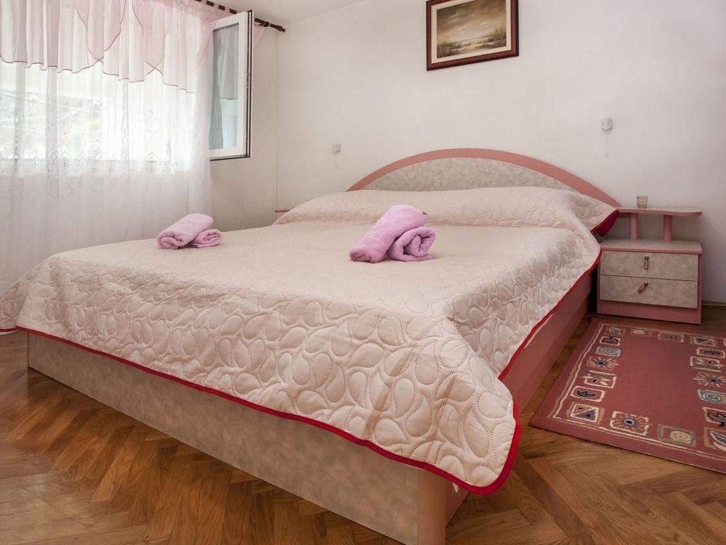 Schlafzimmer 1
