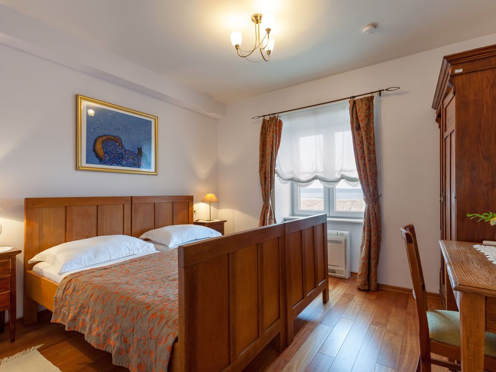 Schlafzimmer 1