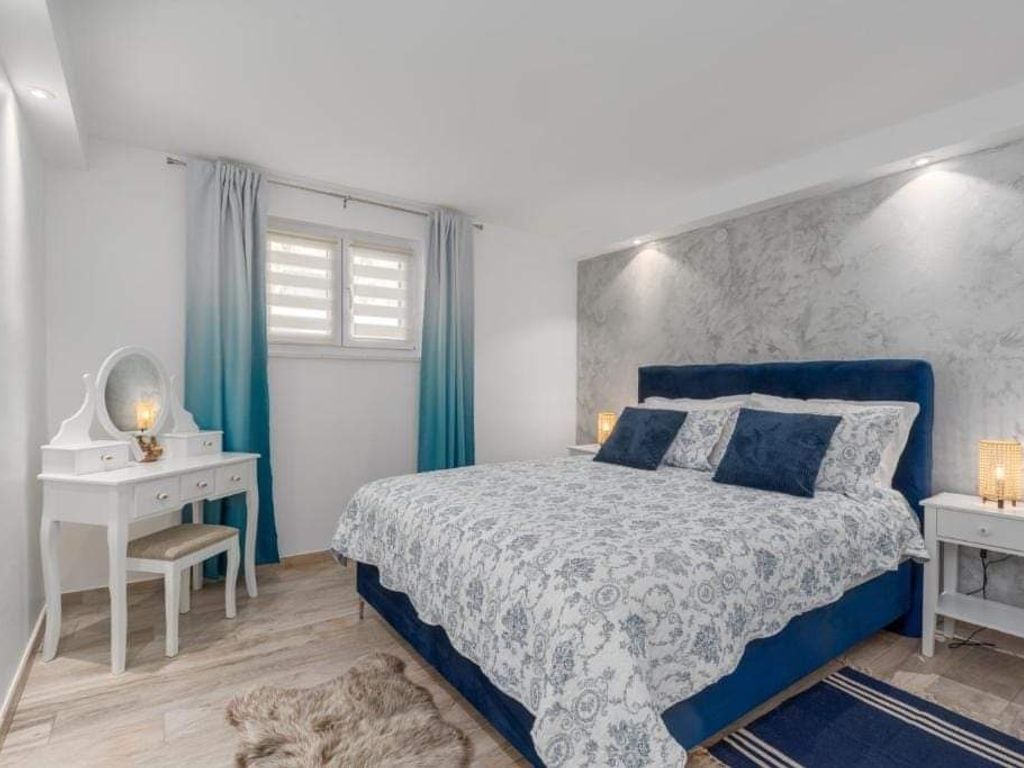 Schlafzimmer 1