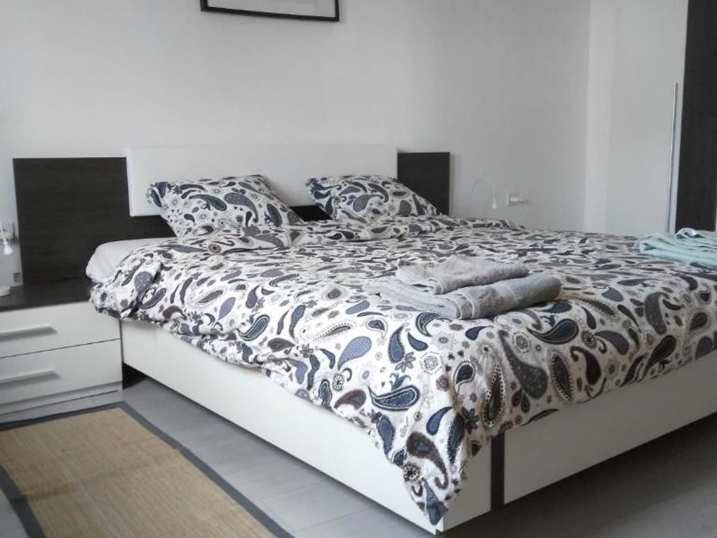 Schlafzimmer 1