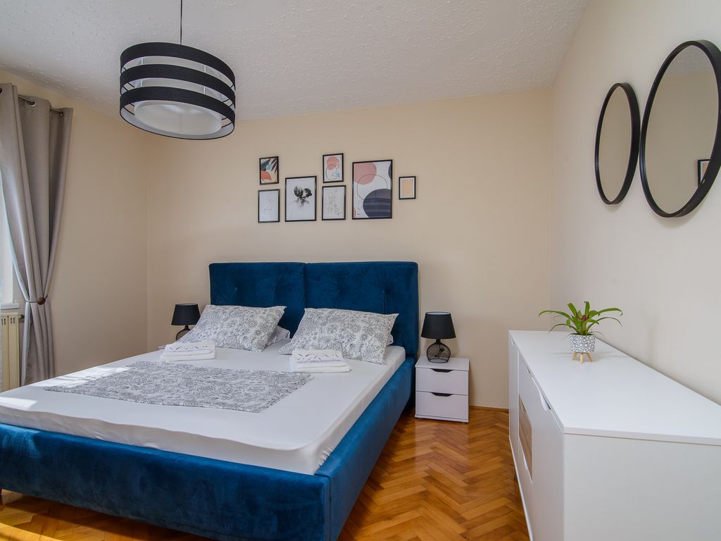 Schlafzimmer 1