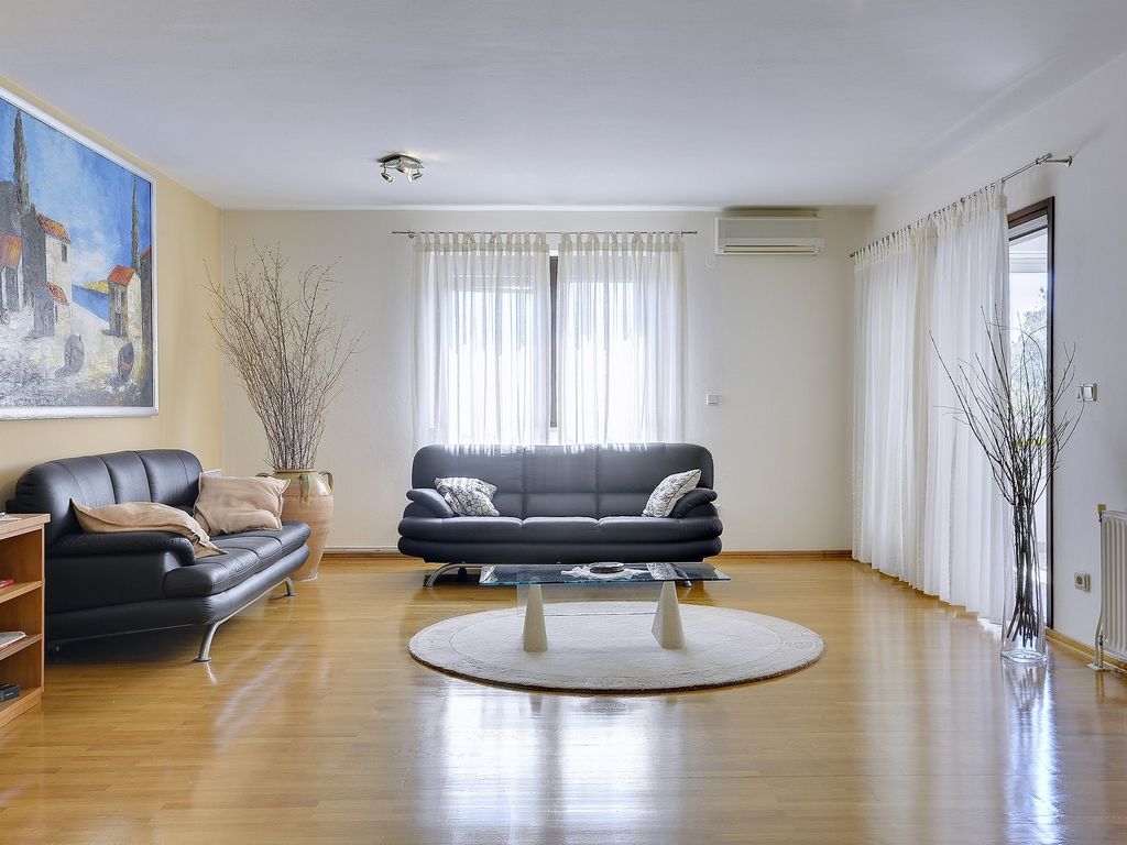 Wohnzimmer 2