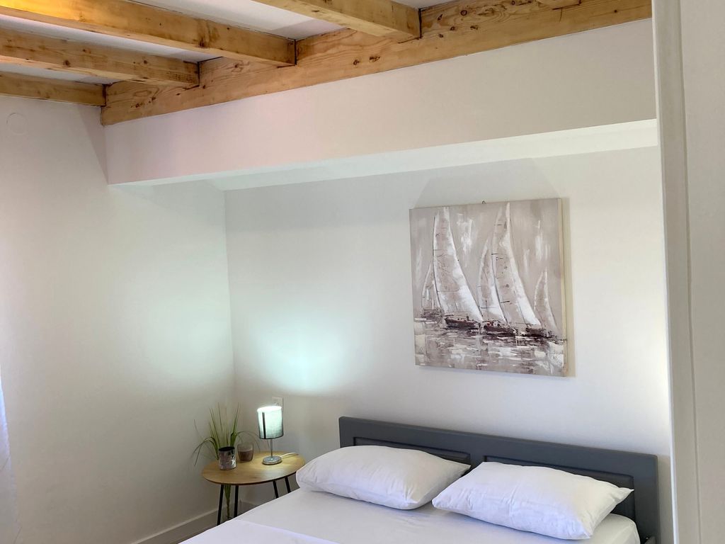 Schlafzimmer 1