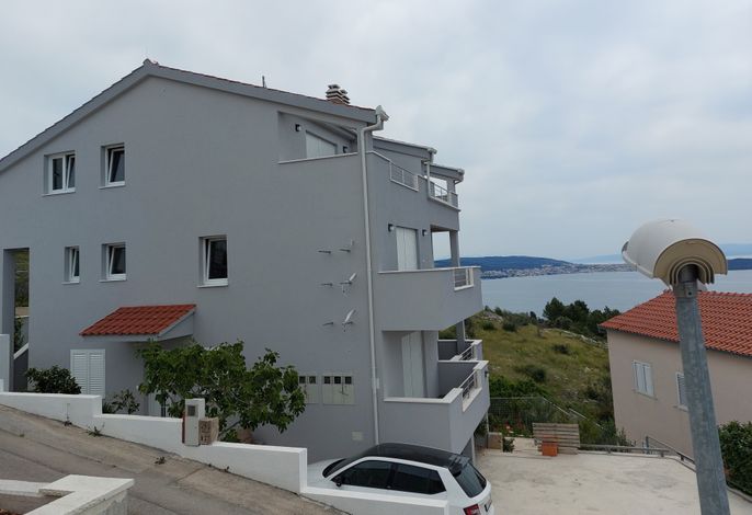 Ferienwohnungen mit Parkplatz Seget Donji, Trogir - 23273