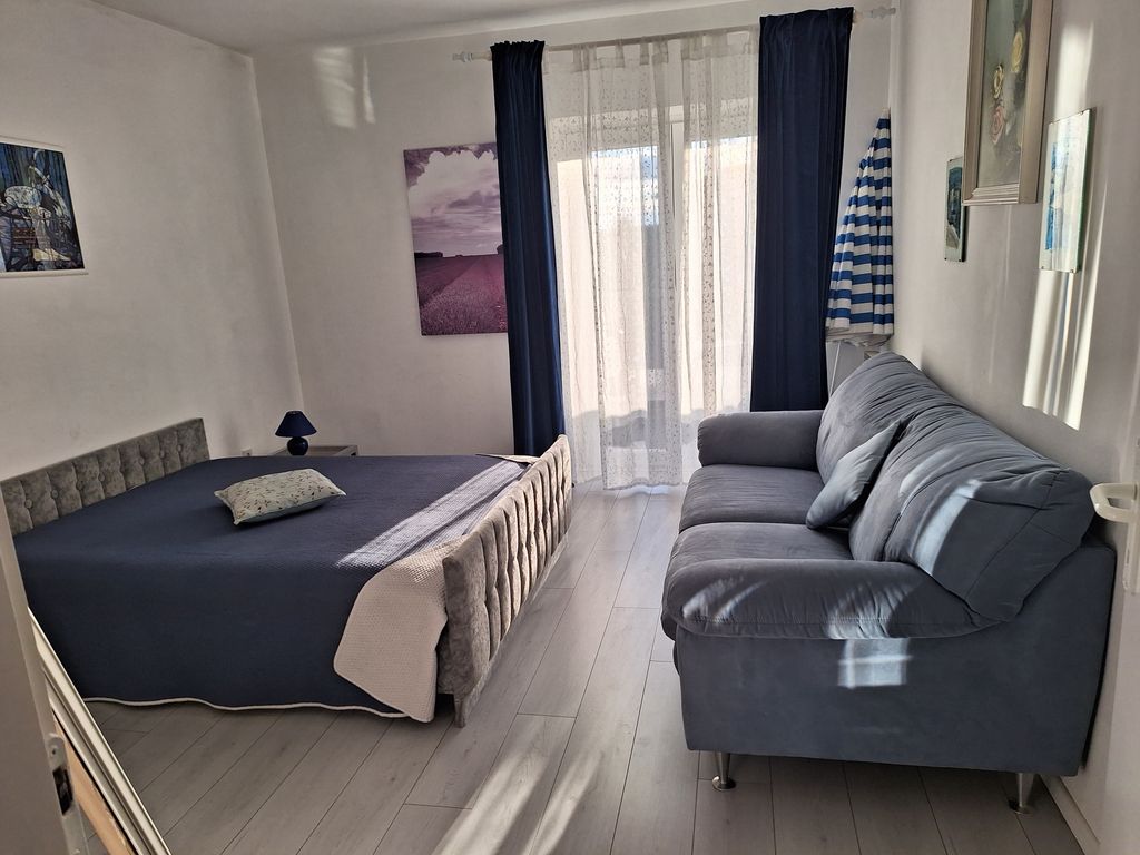 Schlafzimmer 1