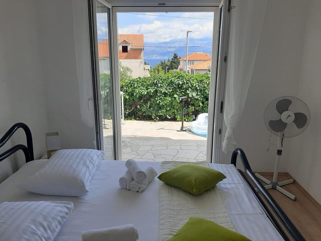 Schlafzimmer 1