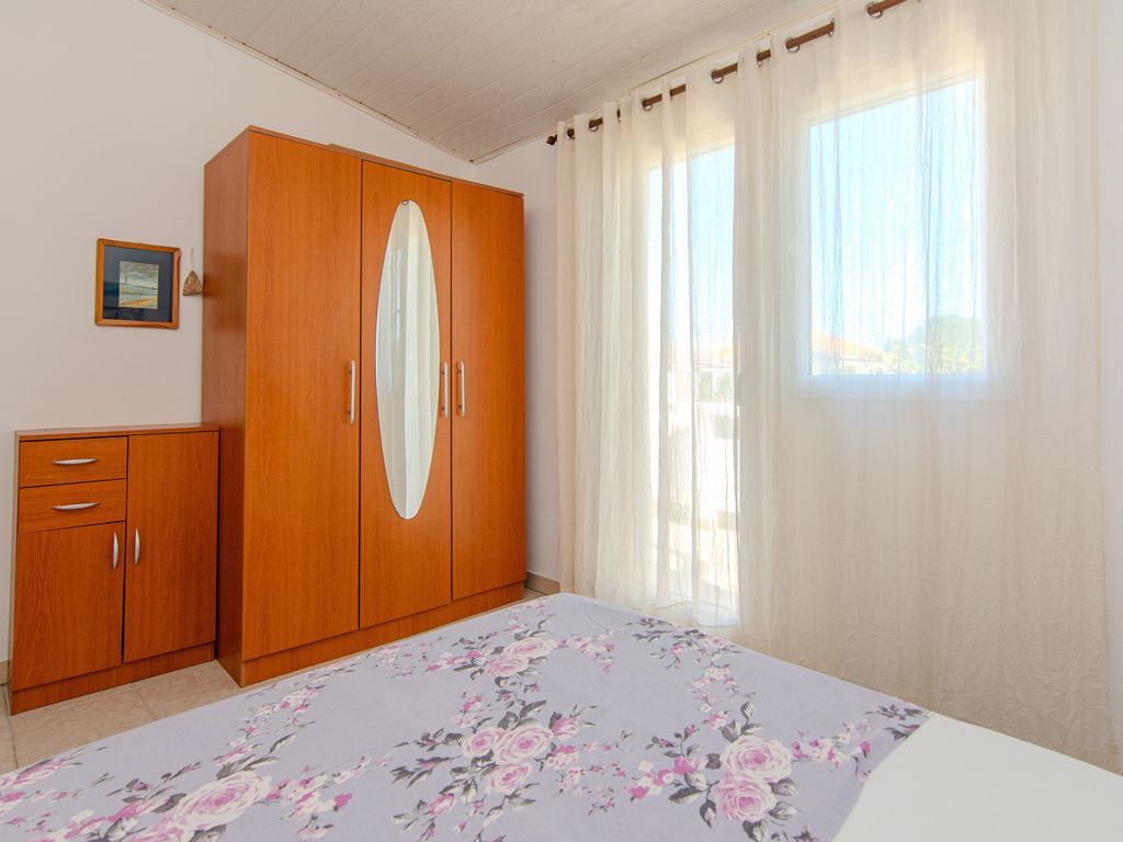 Schlafzimmer 1