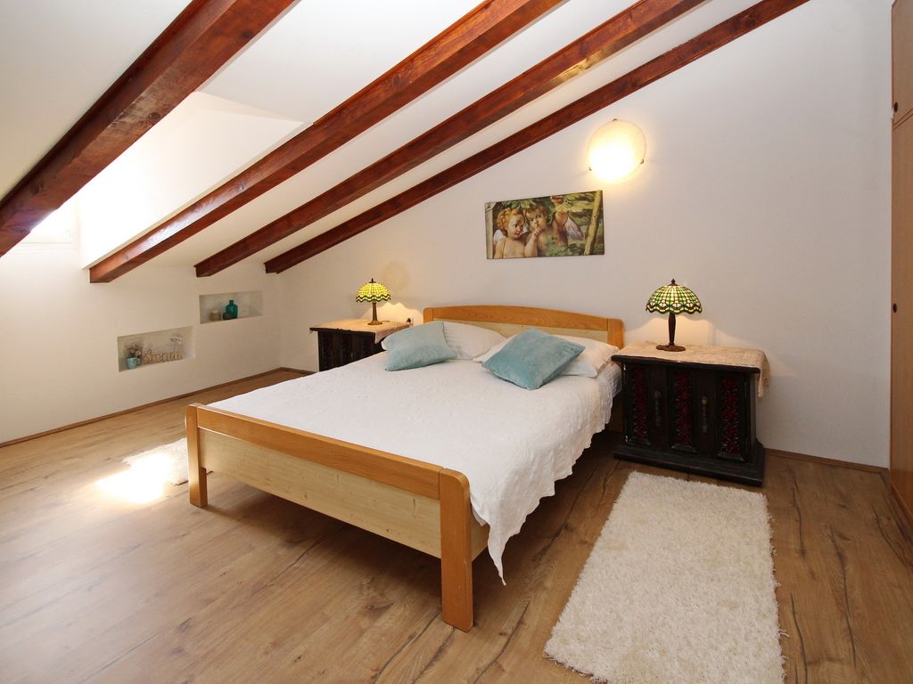 Schlafzimmer 1