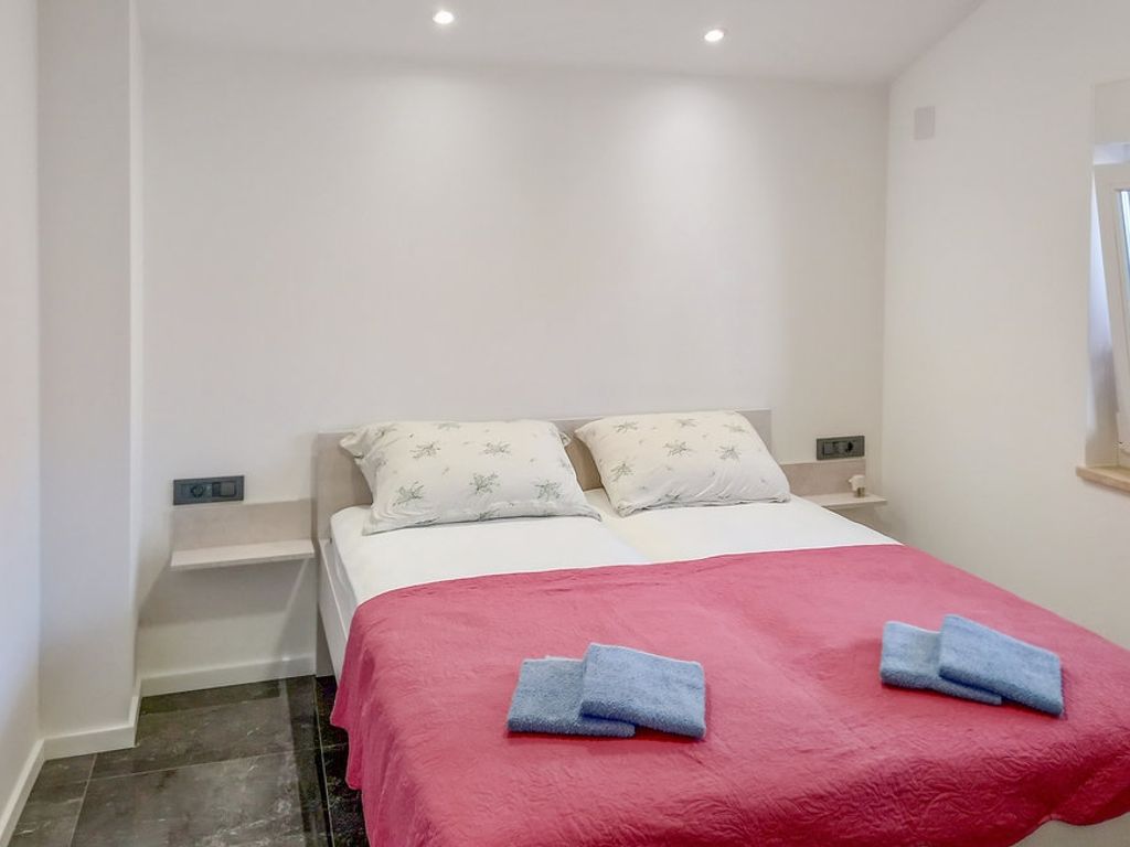 Schlafzimmer 1