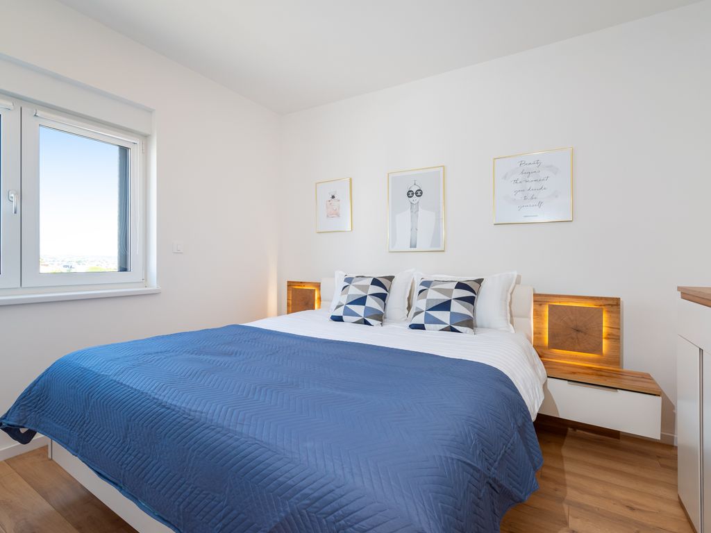 Schlafzimmer 1