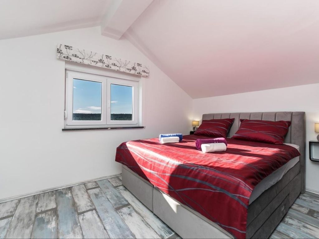 Schlafzimmer 1