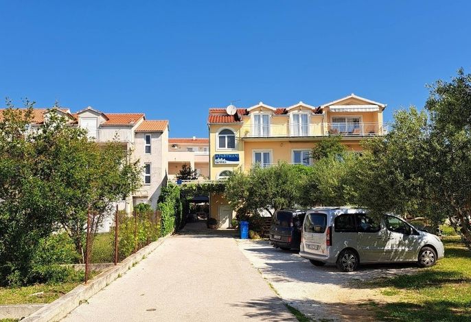 Ferienwohnungen mit Parkplatz Trogir - 24167