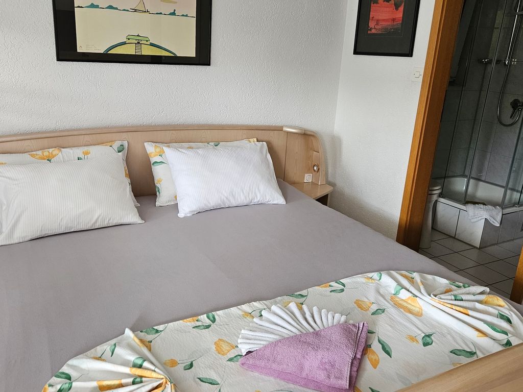 Schlafzimmer 1