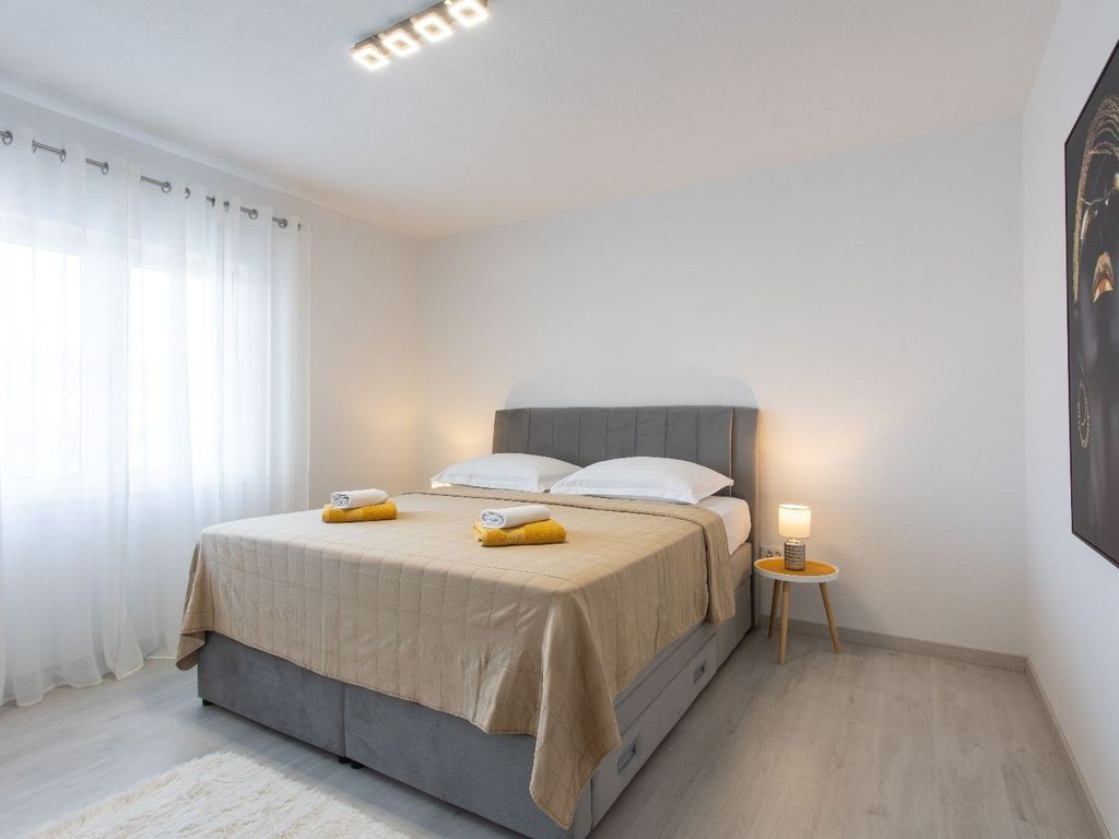 Schlafzimmer 1
