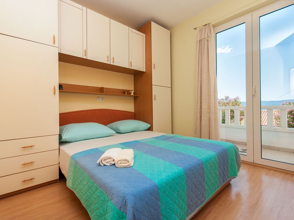 Schlafzimmer 1