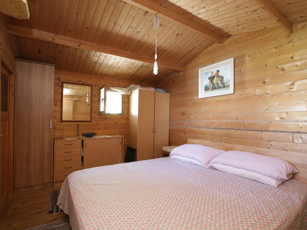 Schlafzimmer 1
