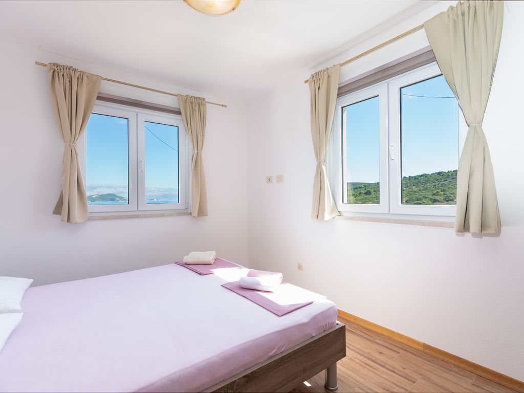 Schlafzimmer 1