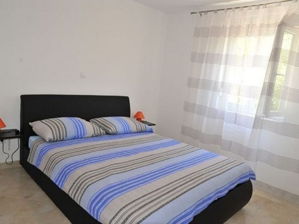 Schlafzimmer 1
