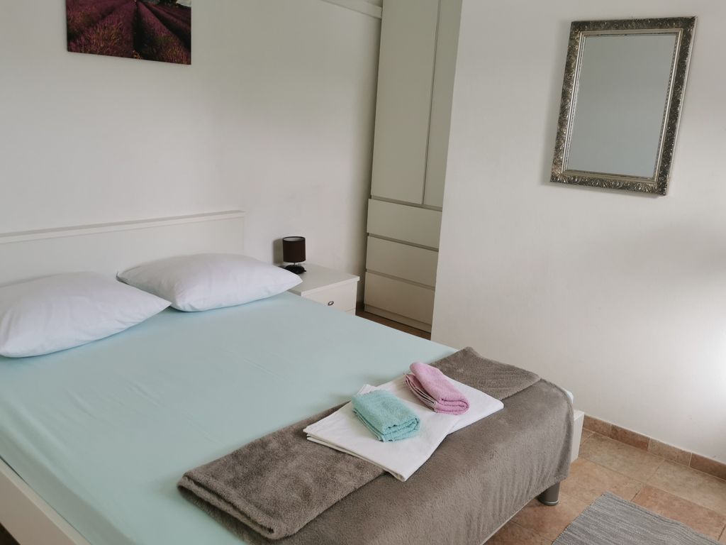Schlafzimmer 1