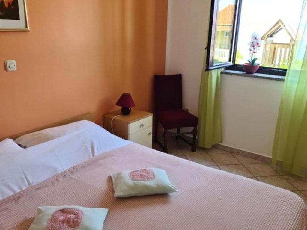 Schlafzimmer 1