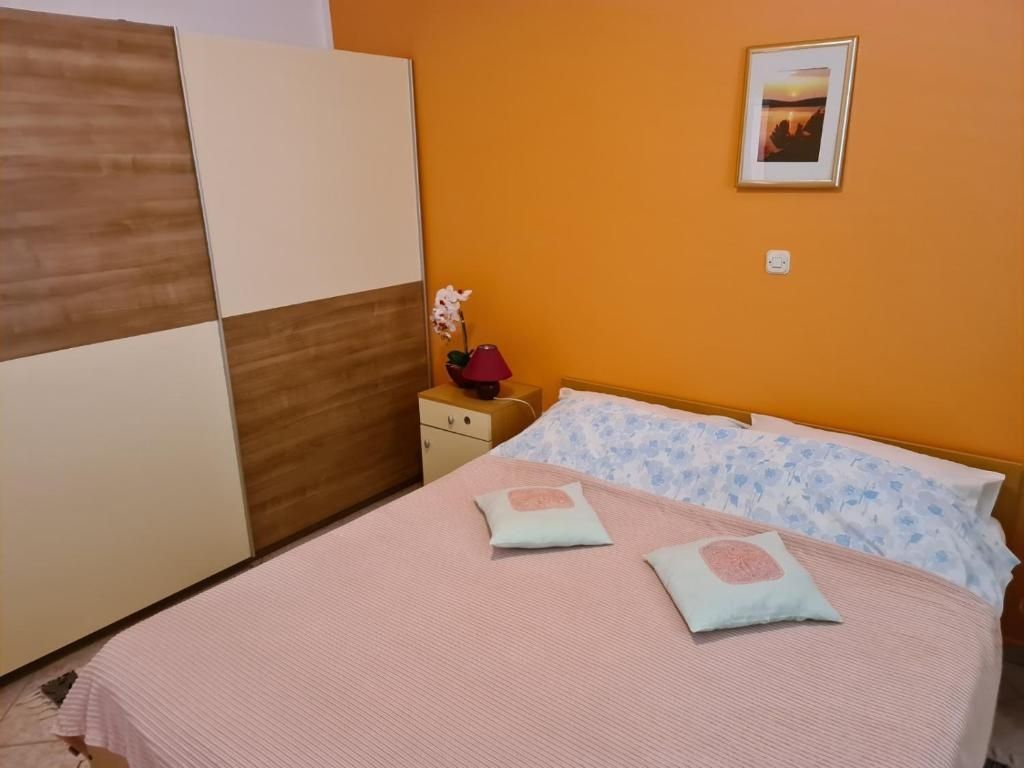 Schlafzimmer 1