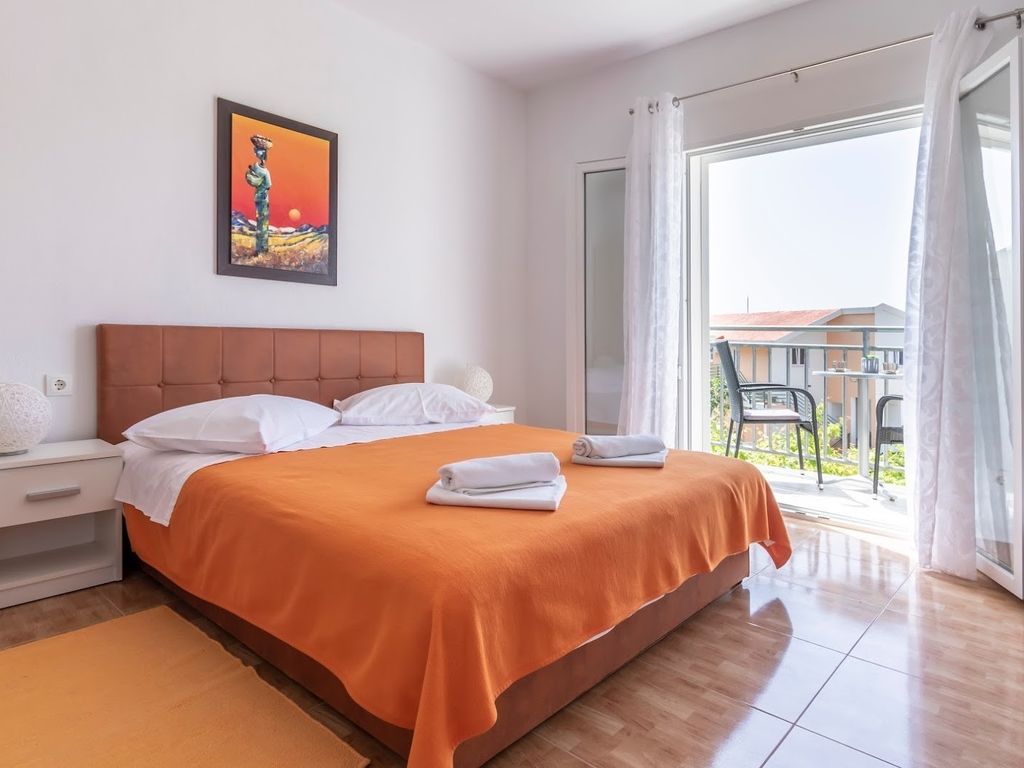 Schlafzimmer 1