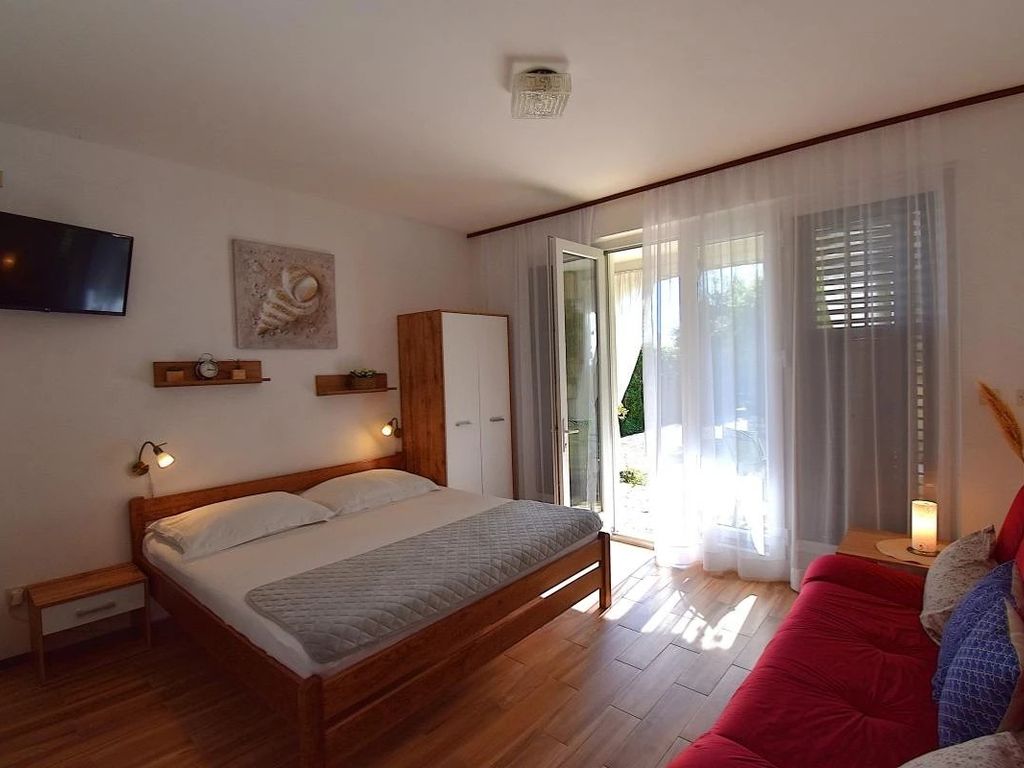 Schlafzimmer 1