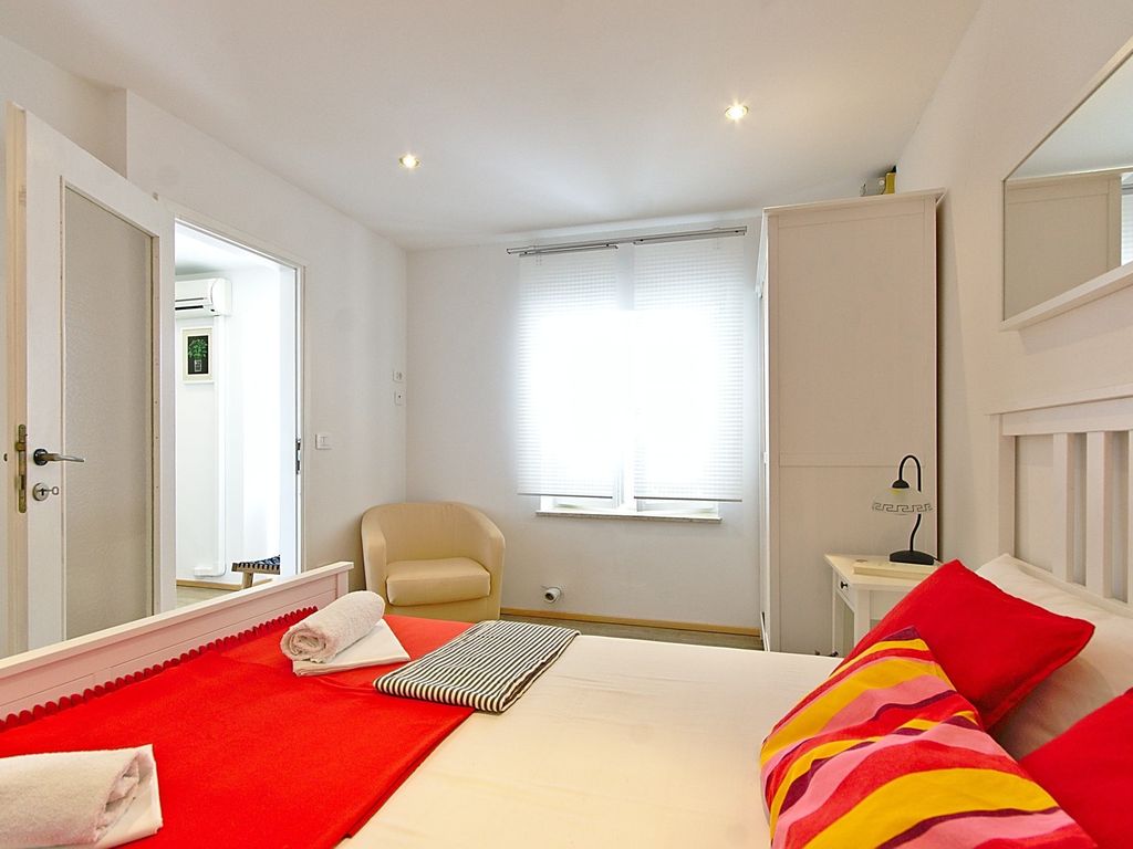 Schlafzimmer 1