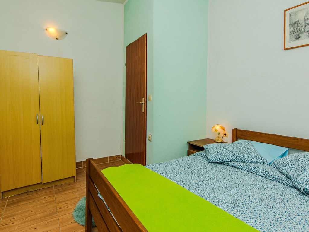 Schlafzimmer 1