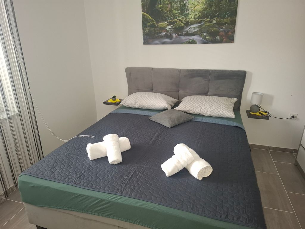 Schlafzimmer 1