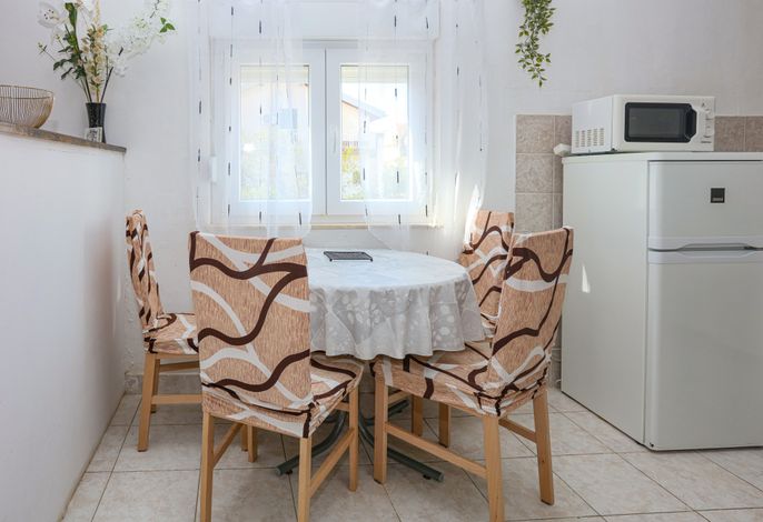 2-Zimmer-Ferienwohnung mit Balkon und Meerblick Grebastica, Sibenik A-24821-d
