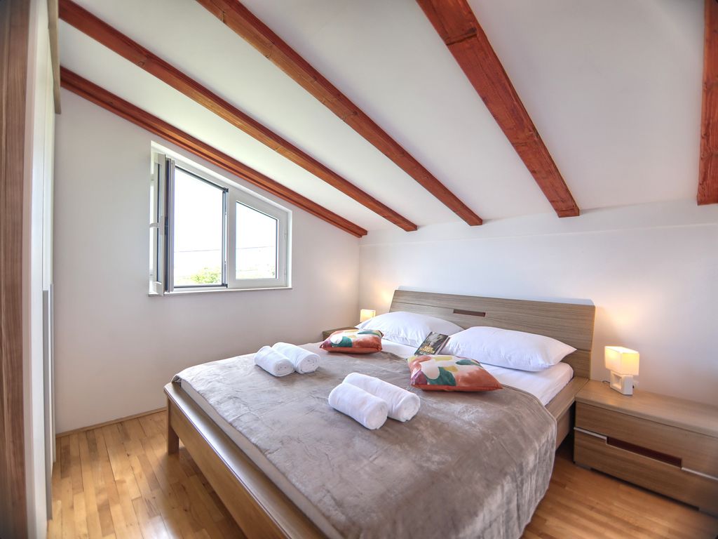 Schlafzimmer 1