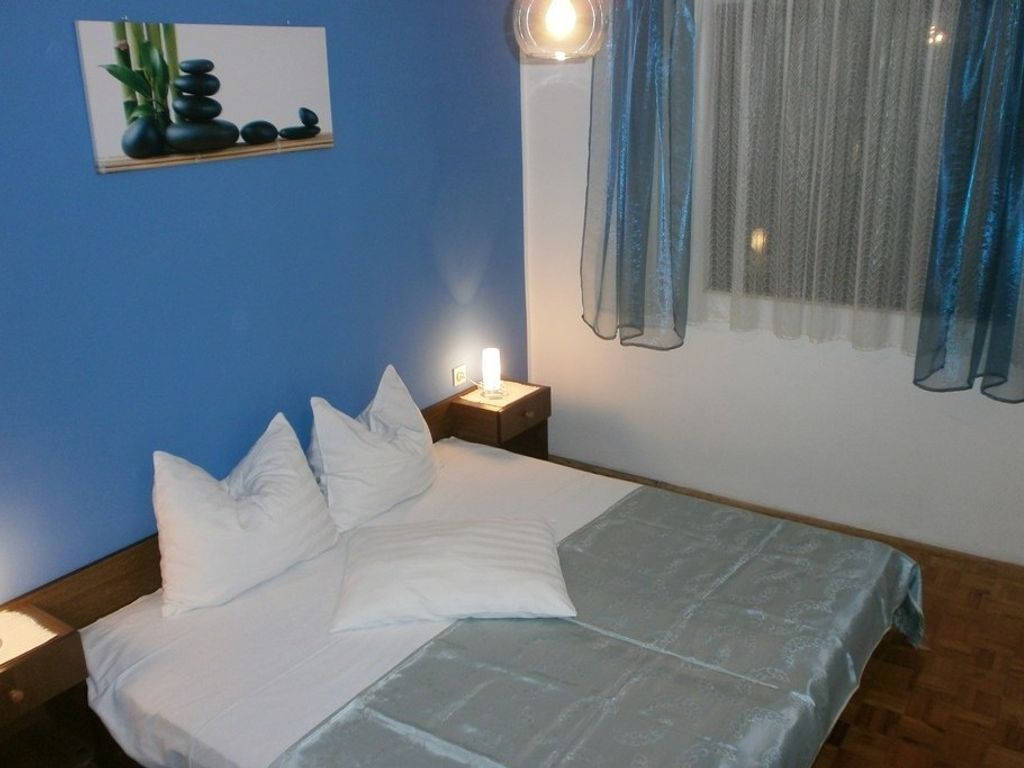 Schlafzimmer 1