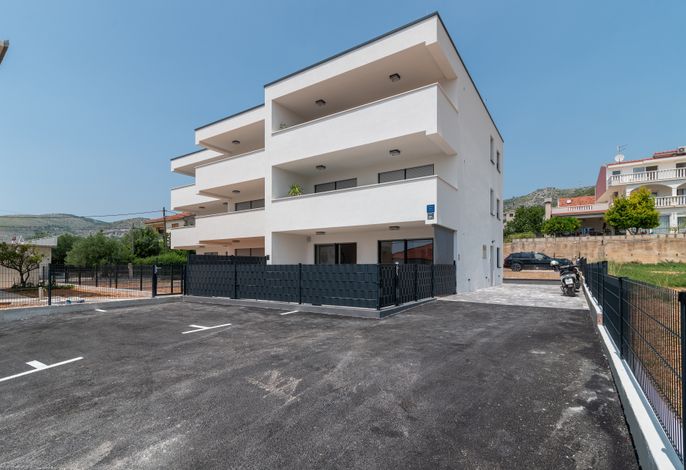Ferienwohnungen mit Parkplatz Trogir - 24927