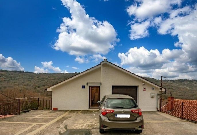 Ferienwohnungen mit Parkplatz Rijeka - 24933
