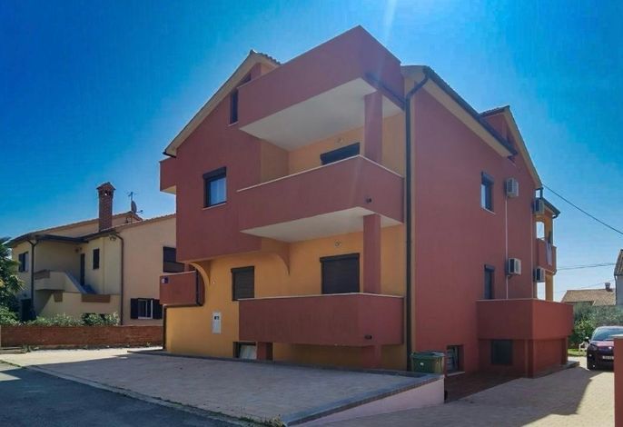Ferienwohnungen mit Parkplatz Novigrad - 24976