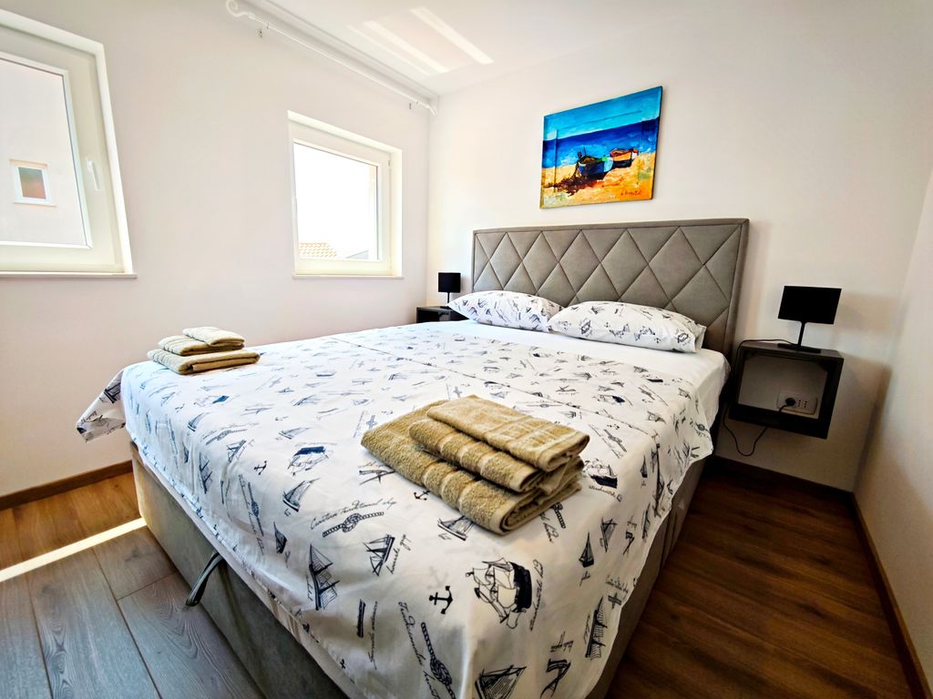 Schlafzimmer 1