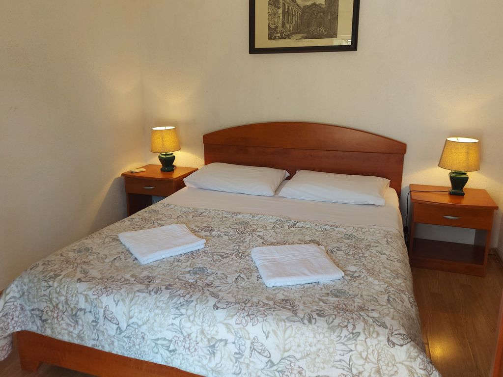 Schlafzimmer 1