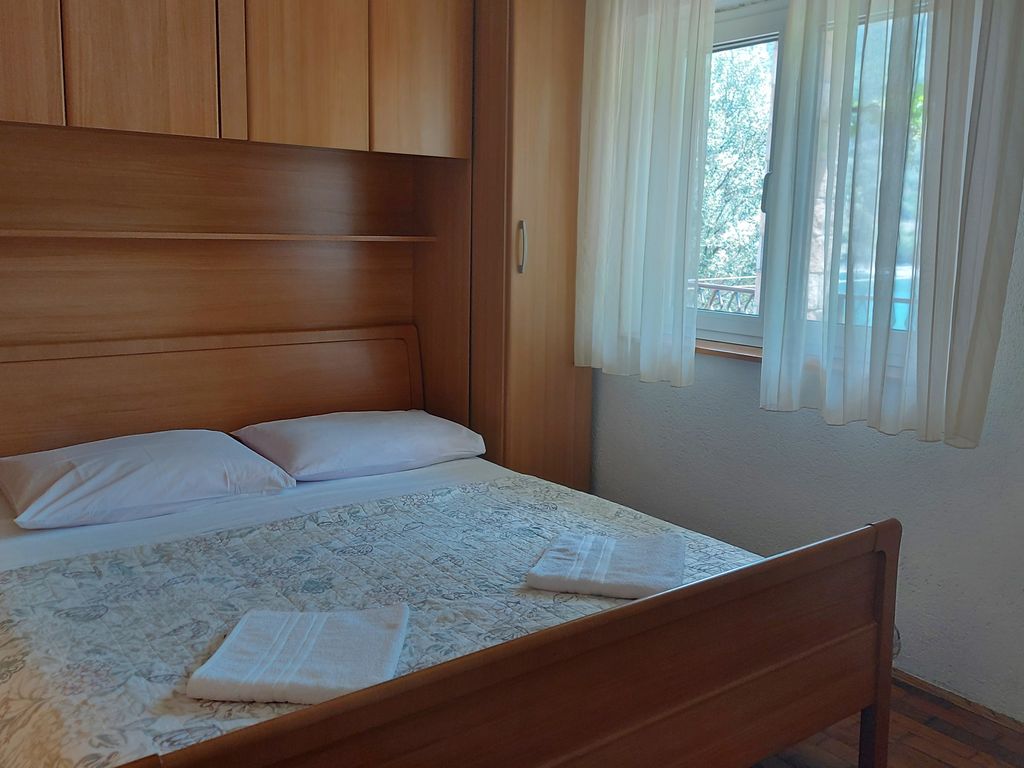 Schlafzimmer 1
