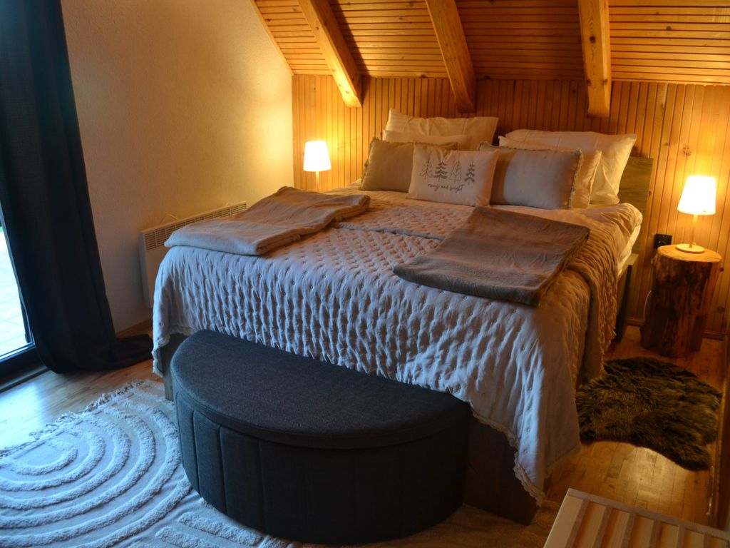 Schlafzimmer 1