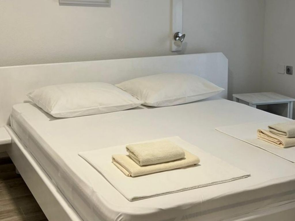 Schlafzimmer 1