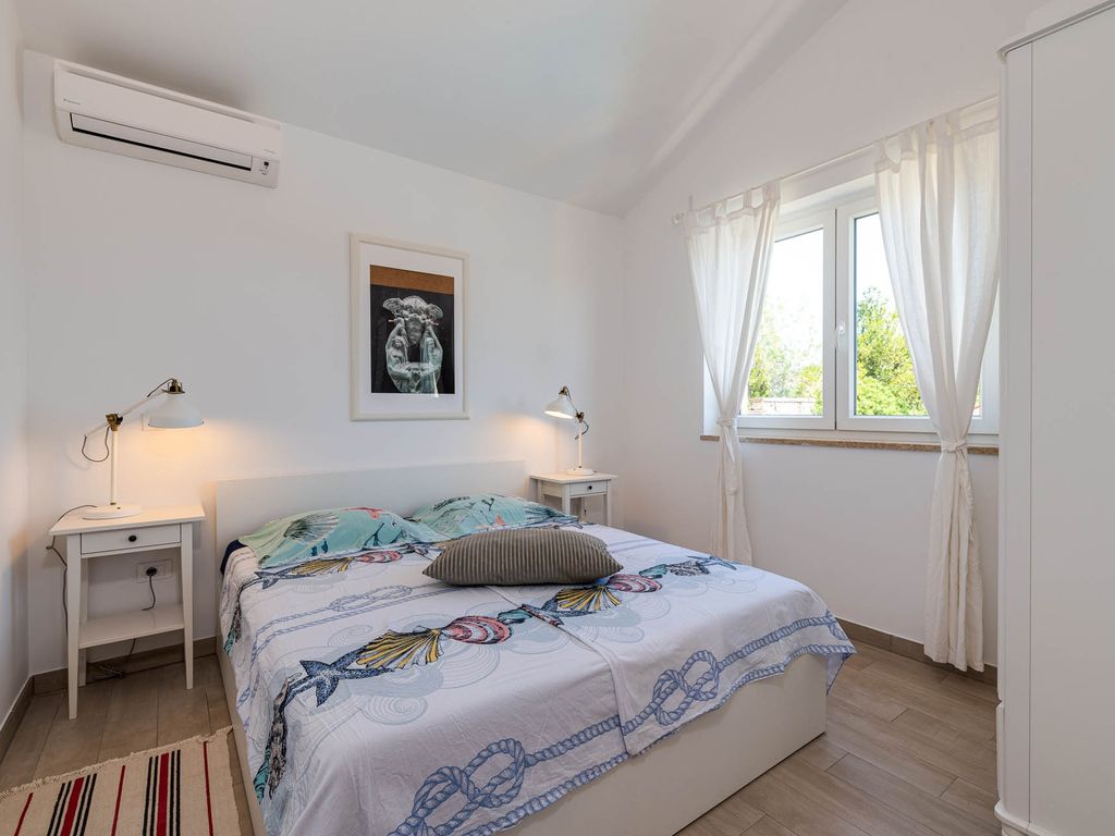 Schlafzimmer 1