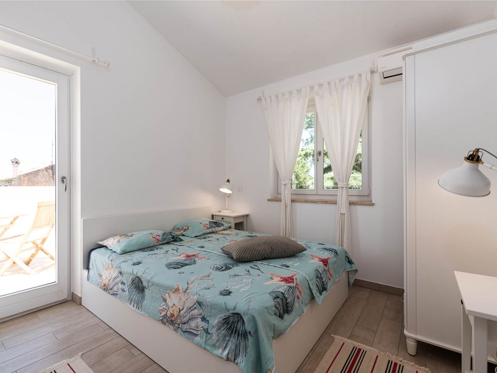 Schlafzimmer 1