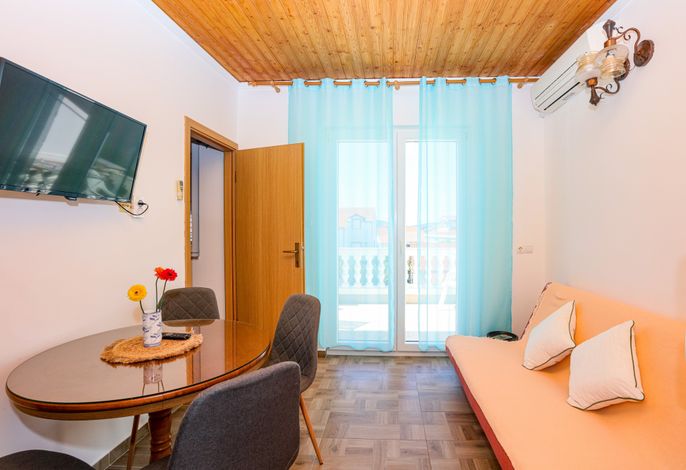 2-Zimmer-Ferienwohnung mit Terrasse Srima - Vodice, Vodice A-25188-c
