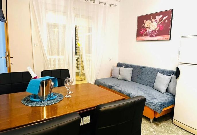 2-Zimmer-Ferienwohnung mit Terrasse Srima - Vodice, Vodice A-25188-a