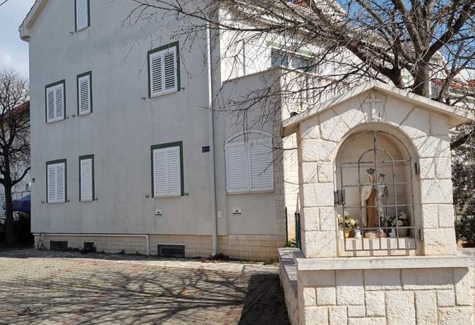 Ferienwohnungen mit Parkplatz Srima - Vodice, Vodice - 25206